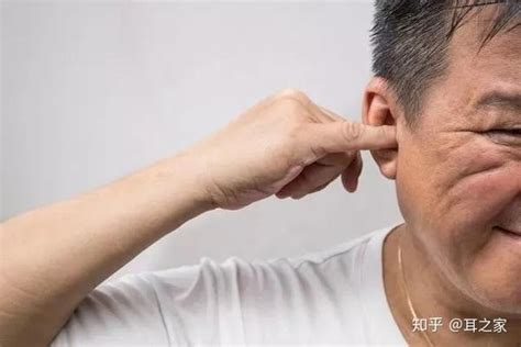銀属 左耳朵痒代表什么